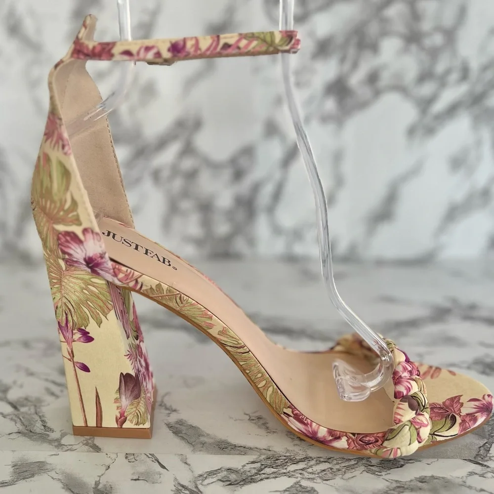 JustFab Tami Sandal Floral Yellow Ankle Strap Block Heel 10 Garden Cocktail